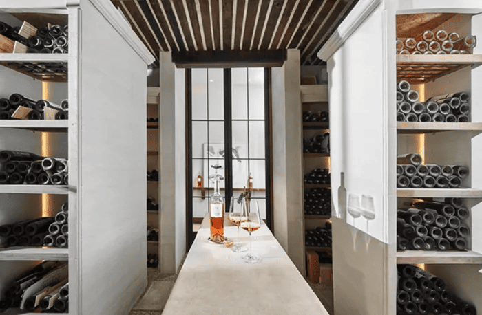 Adega do Château la Coste, França.