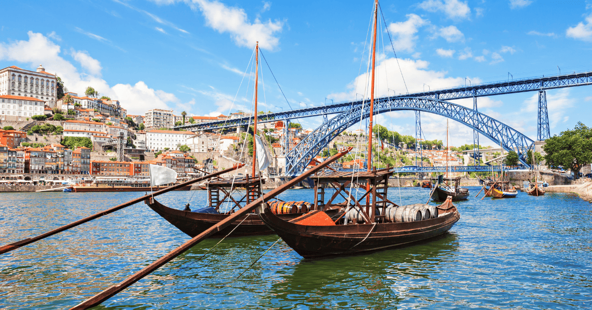Vista do rio Douro na cidade do Porto.
